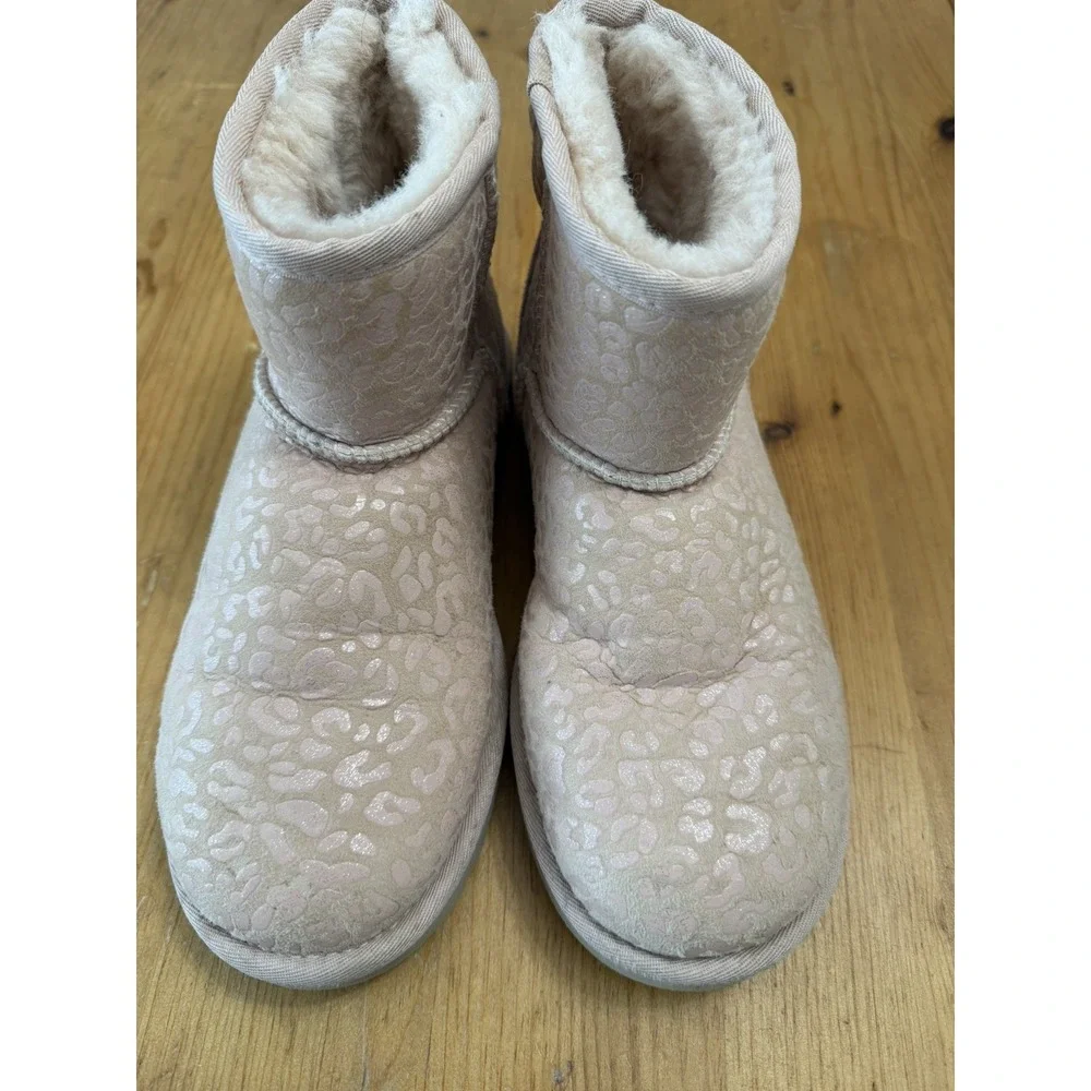 Ugg‎ Pink Classic Mini Snow Leopard Size 7 US